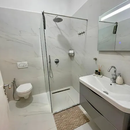 Cozy And Modern Centre Sarande