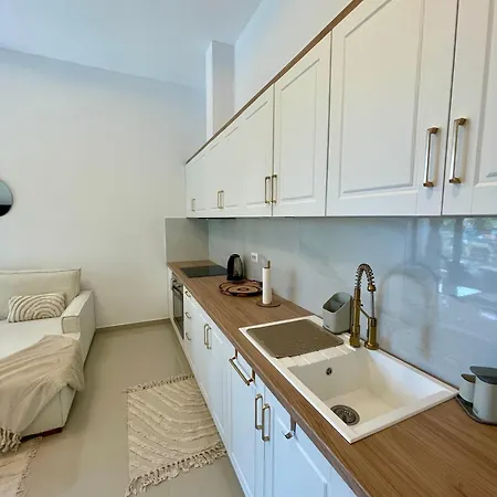 Cozy And Modern Centre Apartment Sarande