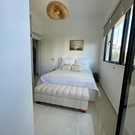Cozy And Modern Centre Apartment